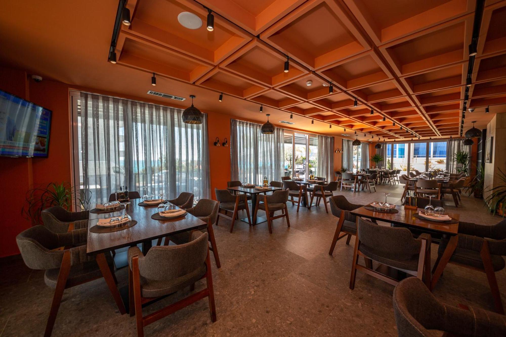 Azure Inn Hotel Sarande Exterior photo